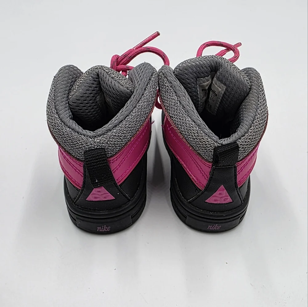 Nike ACG girls' Woodside boots size 5